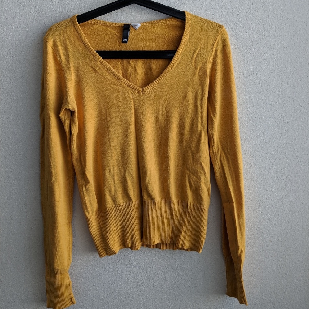 Sweater - Picture 3 of 3
